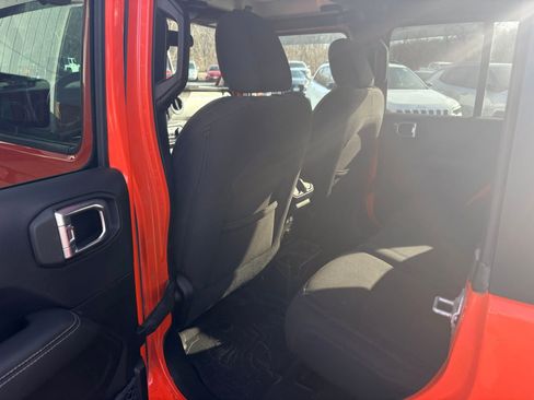 Used 2018 Jeep Wrangler Unlimited Sahara w/ Cold Weather Group image 12