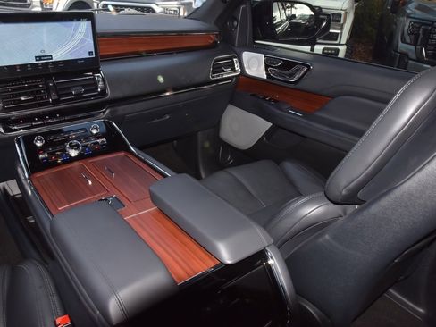 Certified 2024 Lincoln Navigator Reserve image 18