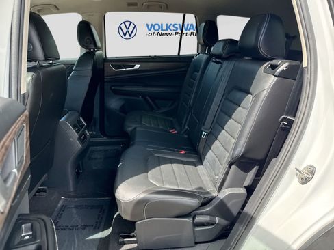 Used 2024 Volkswagen Atlas SEL AWD/4WD image 25