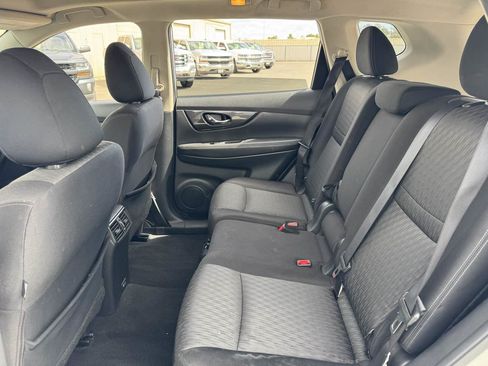 Used 2019 Nissan Rogue SV w/ Sun & Sound Touring Package AWD/4WD image 18