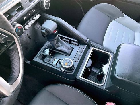 Used 2025 Toyota Tacoma TRD Off-Road image 15