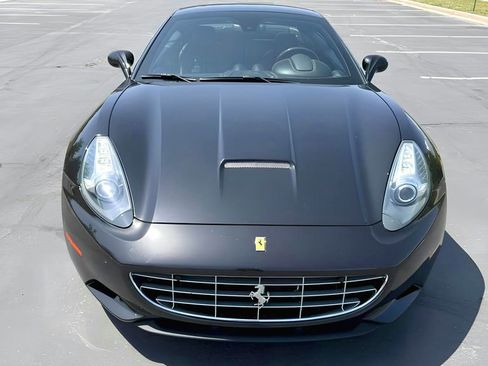 Used 2014 Ferrari California image 3