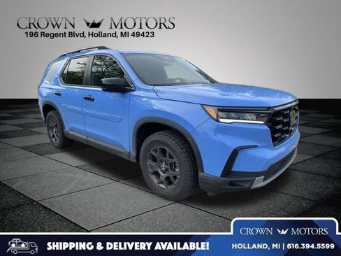 Used 2025 Honda Pilot TrailSport image 1