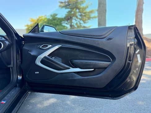 Used 2017 Chevrolet Camaro SS RWD image 12