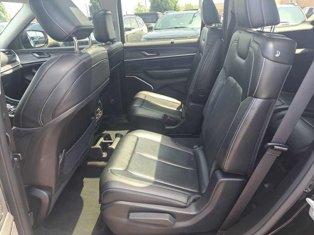 Used 2023 Jeep Grand Cherokee L Limited w/ Luxury Tech Group II AWD/4WD image 33