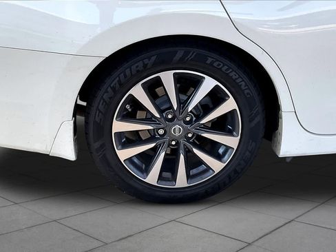 Used 2017 Nissan Altima 2.5 SV w/ Convenience Package FWD image 11