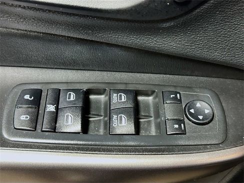 Used 2021 Jeep Cherokee Limited image 11