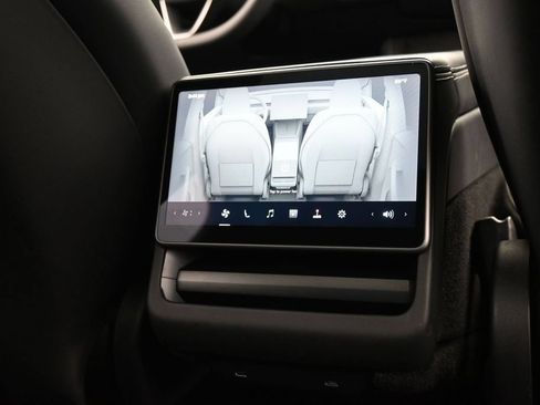 Used 2026 Tesla Model Y 2WD image 32