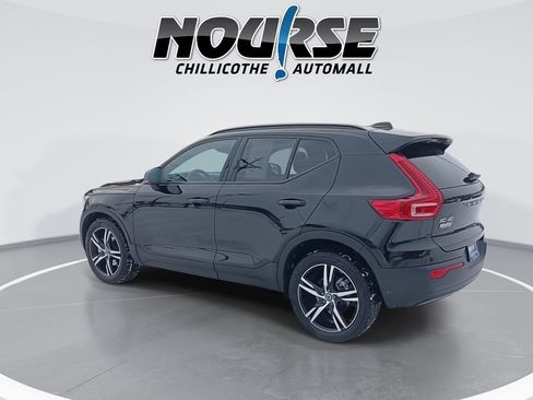 Used 2022 Volvo XC40 T5 R-Design image 6