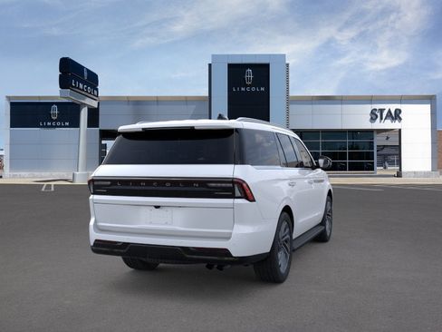 New 2026 Lincoln Navigator Premiere AWD/4WD image 8