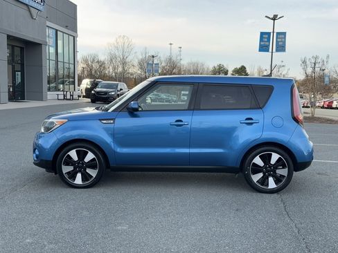 Used 2018 Kia Soul + image 3