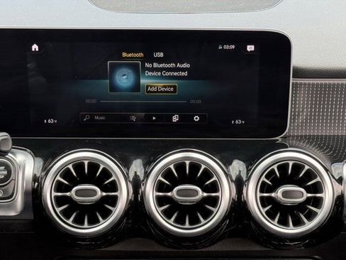 Used 2021 Mercedes-Benz GLB 250 GLB 250 w/ Premium Package image 16