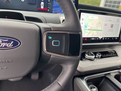 New 2025 Ford Expedition Active image 6