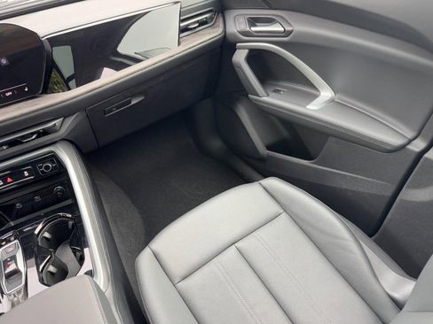 Used 2025 Audi Q5 Premium w/ Convenience Package image 15