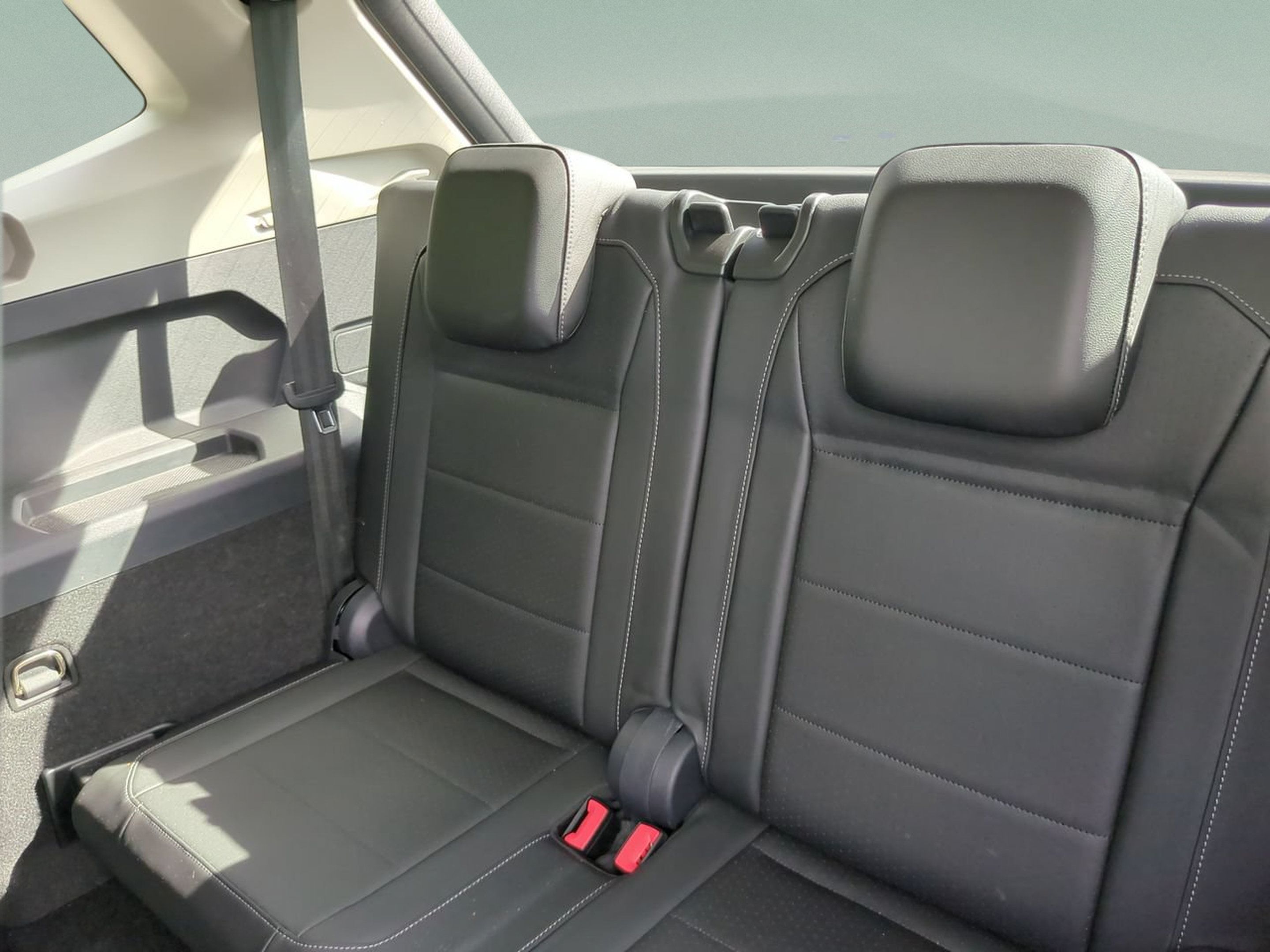 Used 2019 Volkswagen Tiguan SE w/ Panoramic Sunroof Package FWD image 19
