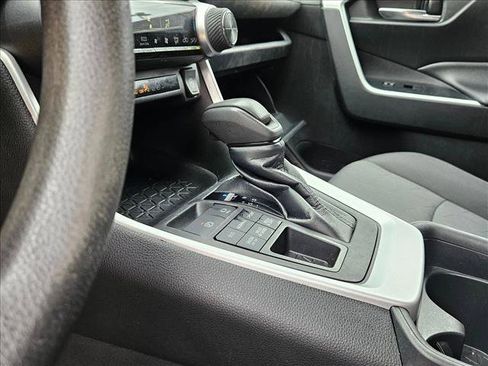 Used 2020 Toyota RAV4 XLE AWD/4WD image 9