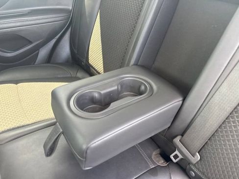 Used 2022 Buick Encore Preferred FWD image 21