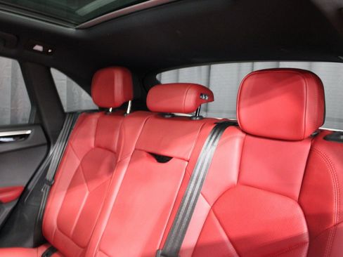 Used 2021 Porsche Macan image 6