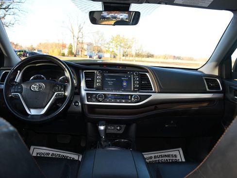 Used 2018 Toyota Highlander XLE image 32
