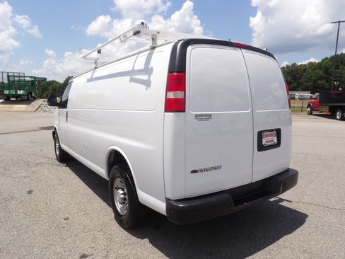 Used 2018 Chevrolet Express 2500 Extended RWD image 5
