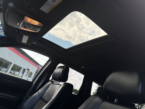 Used 2019 Jeep Grand Cherokee Altitude AWD/4WD image 13