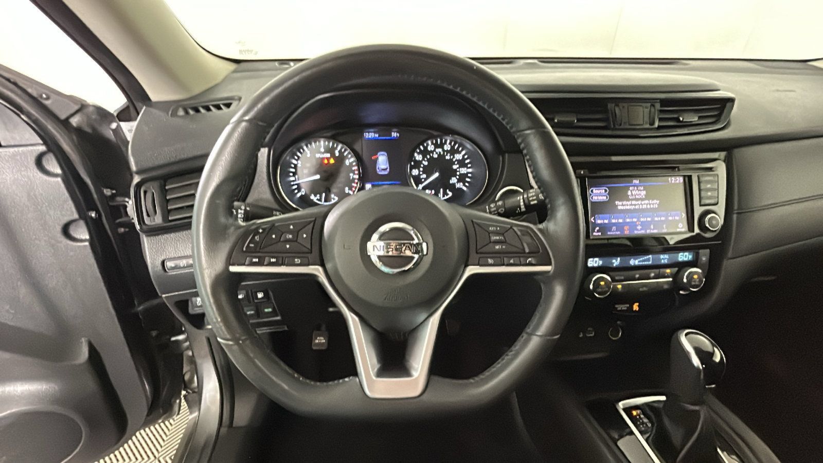 Used 2018 Nissan Rogue SV AWD/4WD image 17