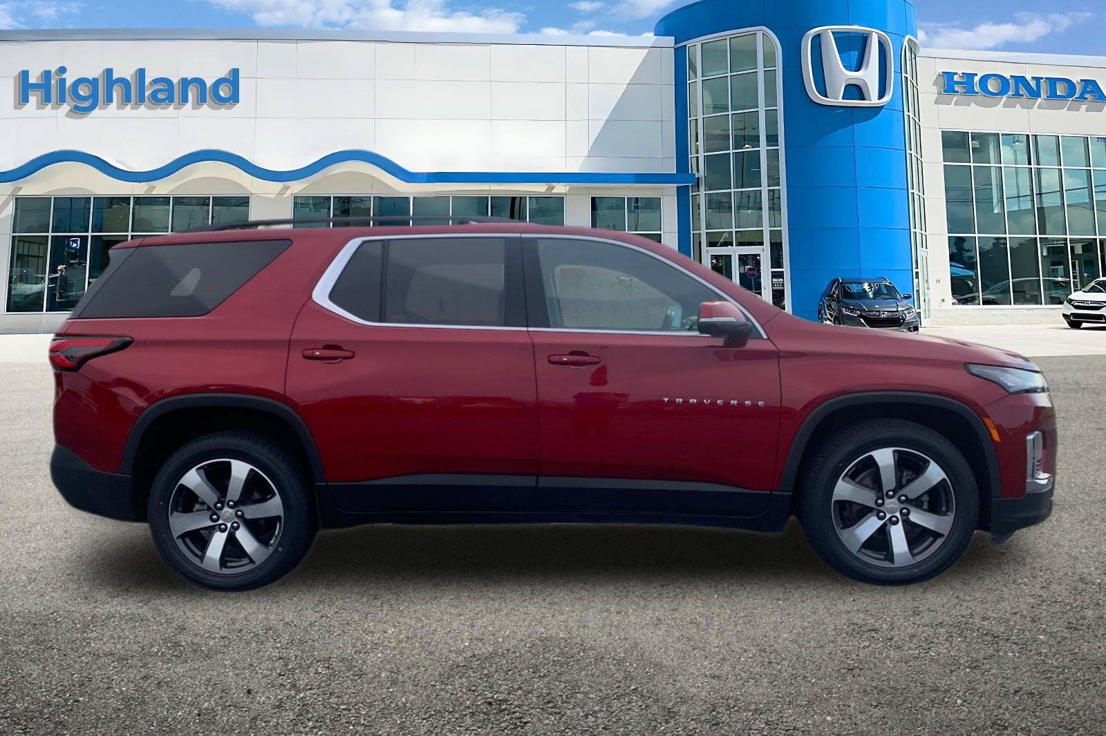 Used 2023 Chevrolet Traverse LT w/ LT Premium Package AWD/4WD image 6