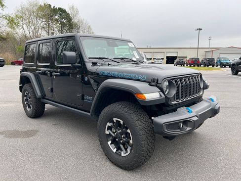 Used 2025 Jeep Wrangler Rubicon w/ Convenience Group image 3