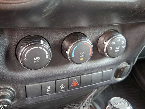 Used 2015 Jeep Wrangler Sport AWD/4WD image 17