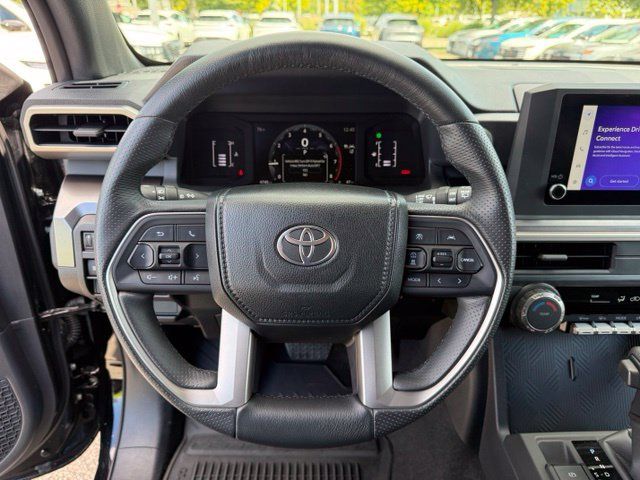 Used 2025 Toyota 4Runner SR5 AWD/4WD image 19