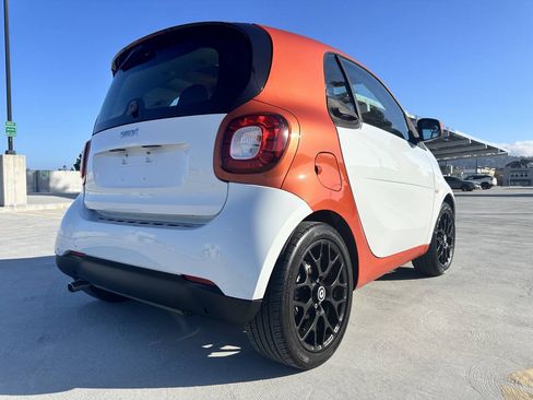Used 2016 smart fortwo passion w/ Edition #1 Package RWD image 3