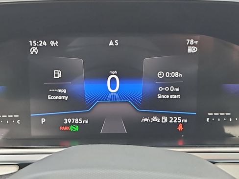 Used 2025 Volkswagen Taos SE AWD/4WD image 16