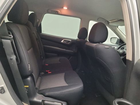 Used 2019 Nissan Pathfinder S FWD image 19