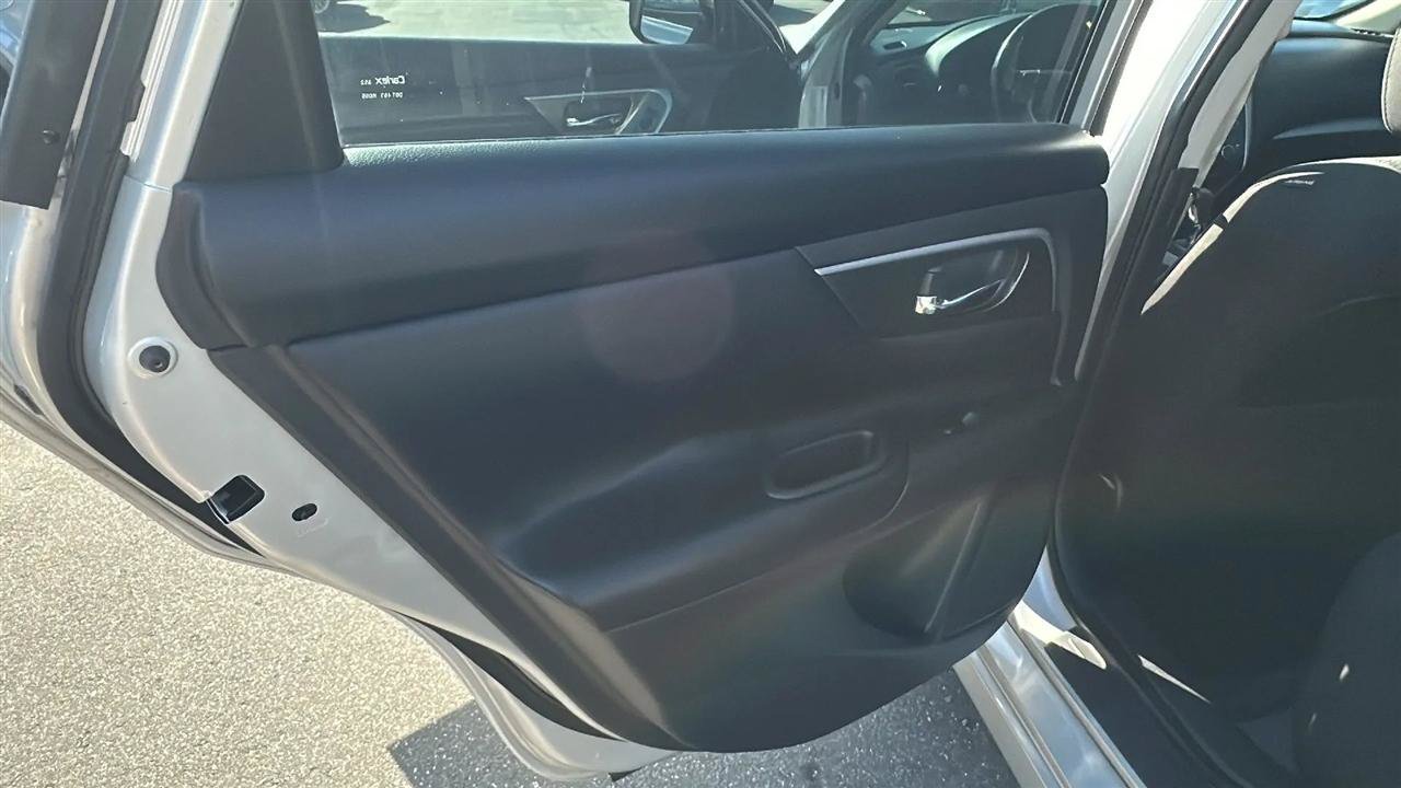 Used 2015 Nissan Altima 2.5 SV w/ Convenience Package FWD image 22