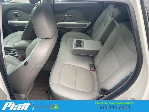 Used 2017 Kia Soul EV + w/ Sun & Fun Package image 41