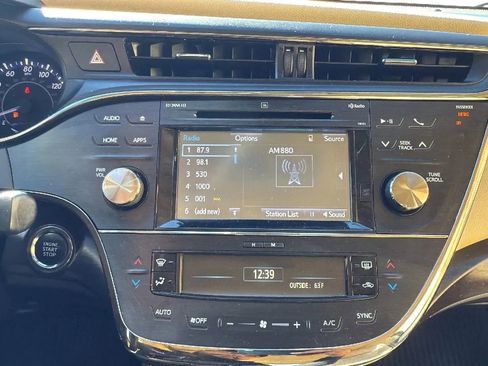 Used 2018 Toyota Avalon Limited image 18