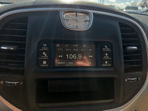 Used 2012 Chrysler 300 Limited image 16