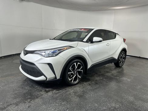 Used 2022 Toyota C-HR XLE image 4