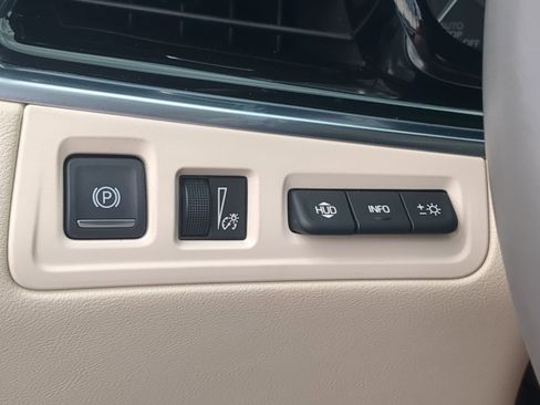 Certified 2023 Cadillac XT6 Premium Luxury w/ Technology Package AWD/4WD image 17