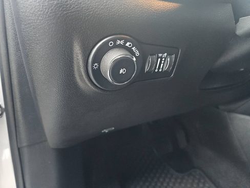 Used 2025 Jeep Compass Trailhawk AWD/4WD image 14