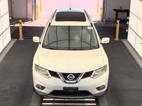 Used 2016 Nissan Rogue SL w/ SL Premium Package image 2