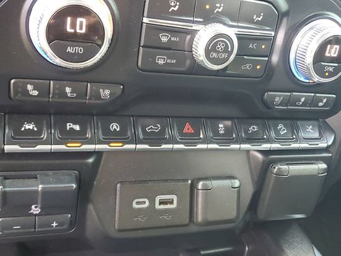 Used 2020 GMC Sierra 1500 Denali w/ Denali Ultimate Package AWD/4WD image 24