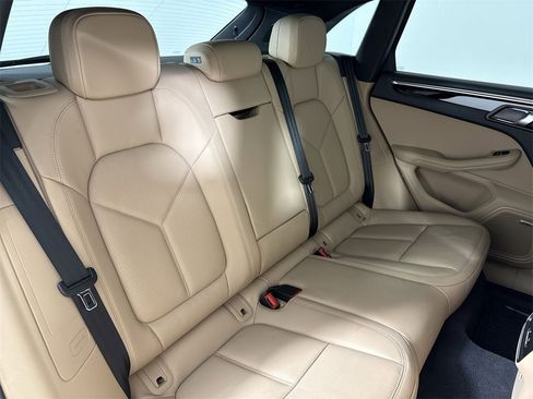 Certified 2025 Porsche Macan image 23