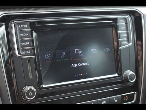 Used 2018 Volkswagen Passat 2.0T R-Line image 12