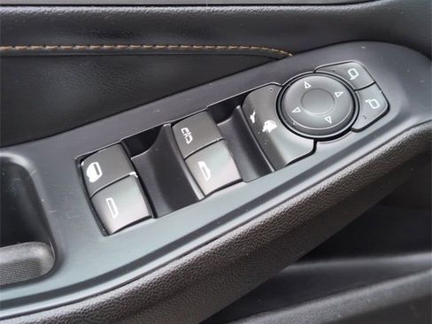 Used 2021 Chevrolet Traverse LT image 22