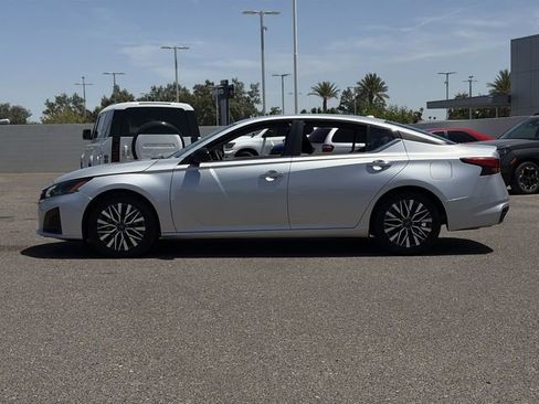 Used 2024 Nissan Altima 2.5 SV FWD image 10
