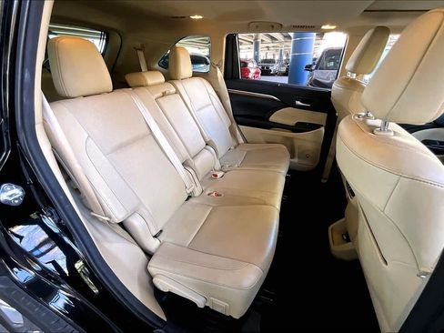 Used 2017 Toyota Highlander Limited image 20