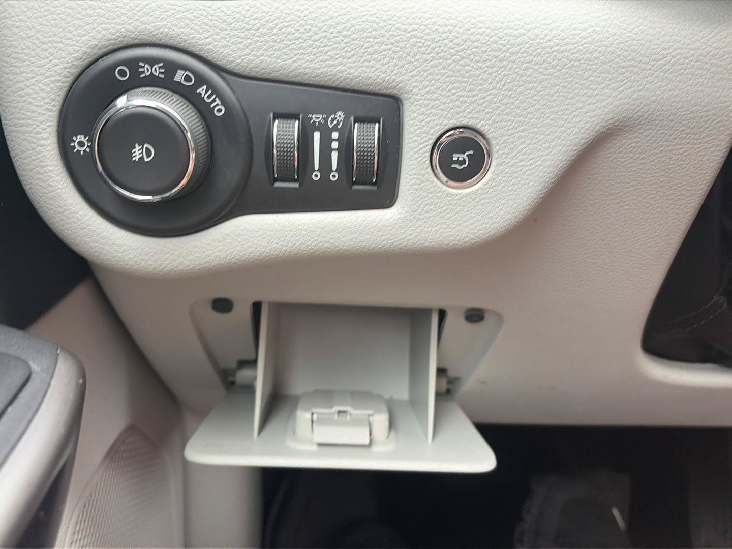 Used 2019 Jeep Cherokee Limited AWD/4WD image 20