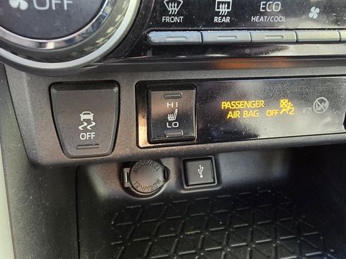 Certified 2020 Toyota RAV4 XLE w/ Convenience Package image 28