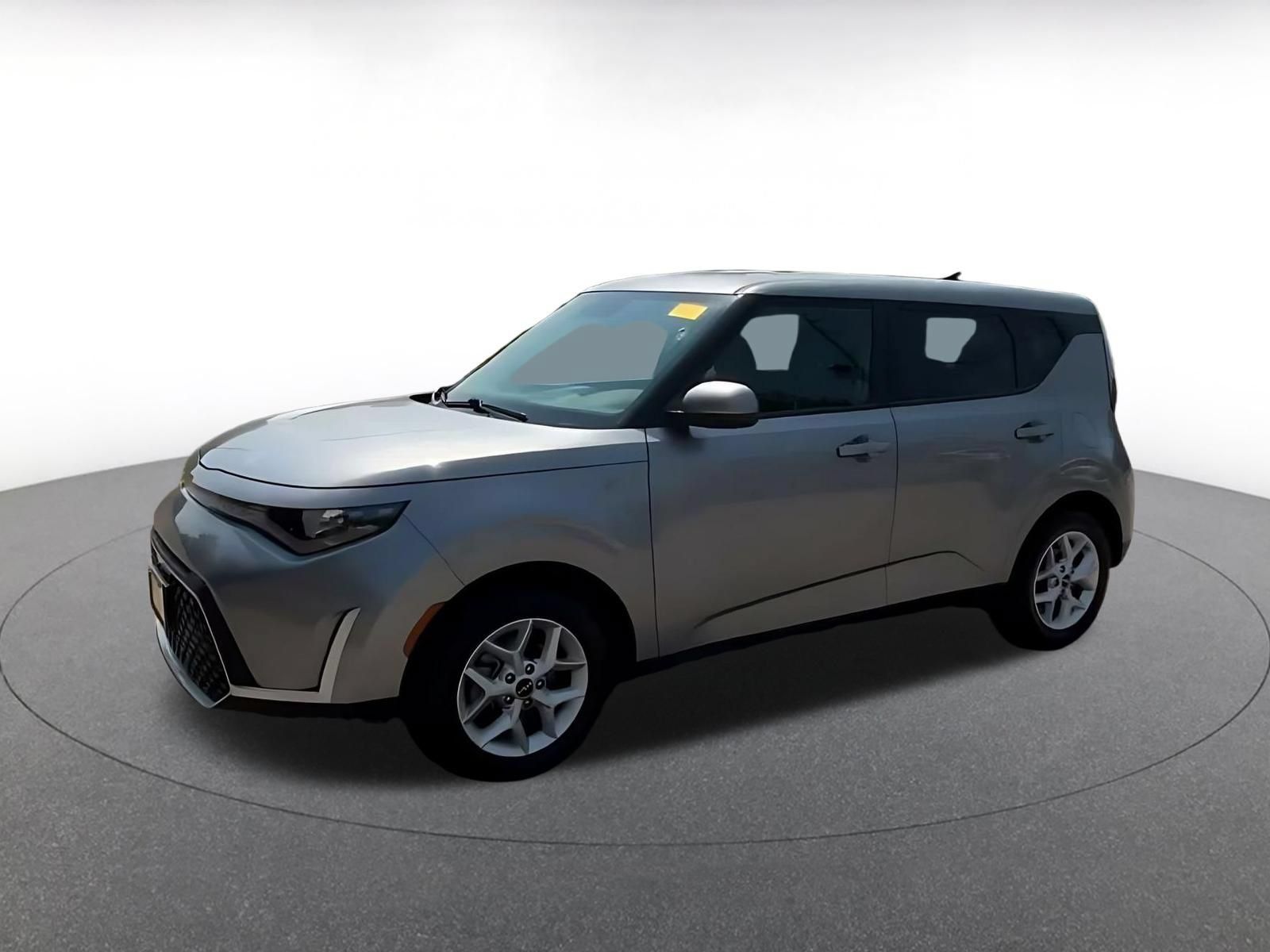 Used 2025 Kia Soul LX w/ LX Technology Package FWD image 7